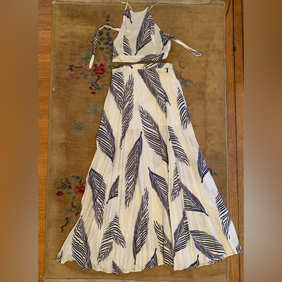 Aakaa halter top and matching maxi skirt set. Size small skirt, medium top - Picture 11 of 11